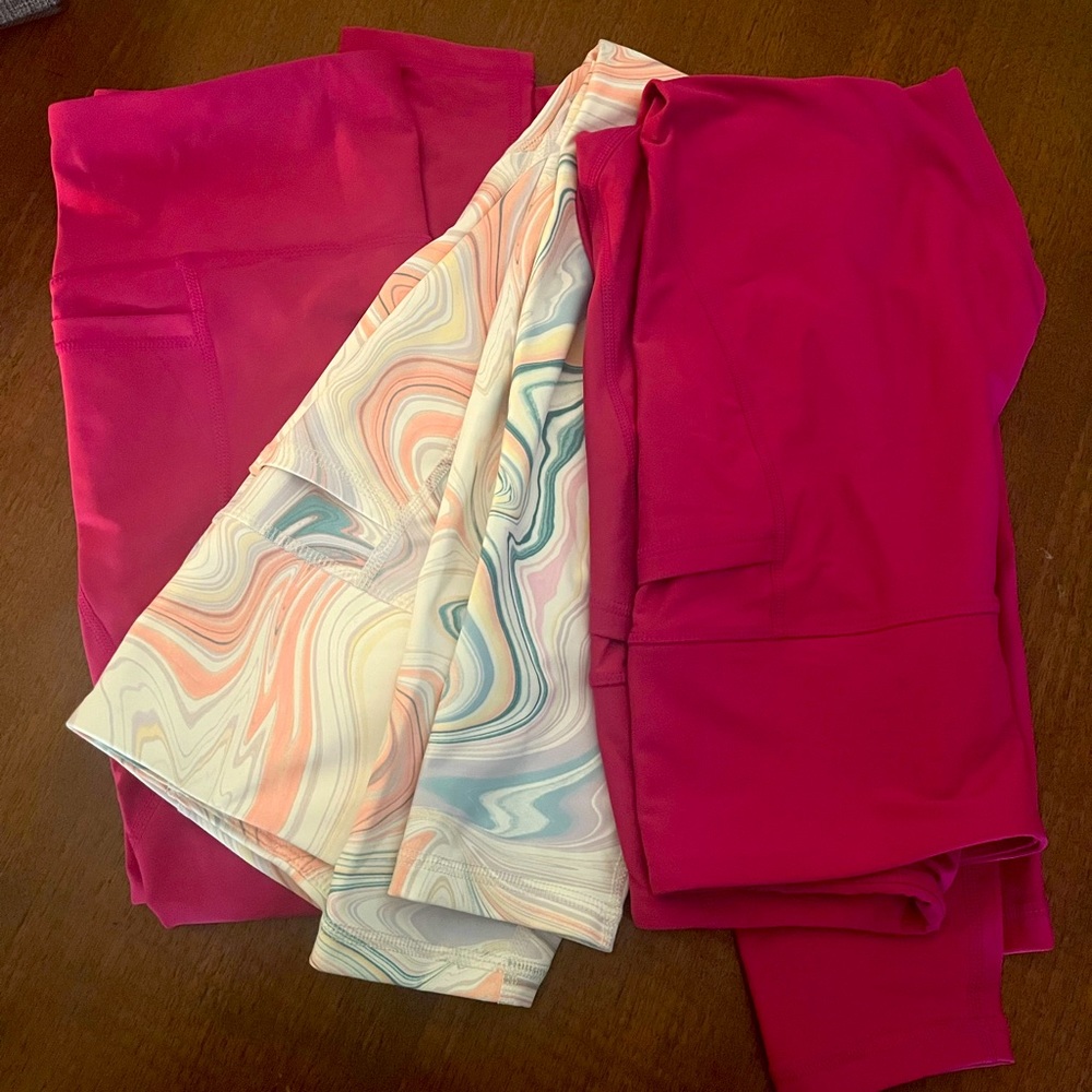 NWOT 3 pairs of Old Navy power soft 7/8 leggings